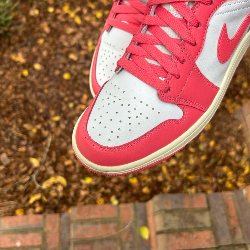 NIKE Air Jordan 1 Mid "Strawberries and Cream" sneakers. Women’s size 8 - Picture 13 of 15